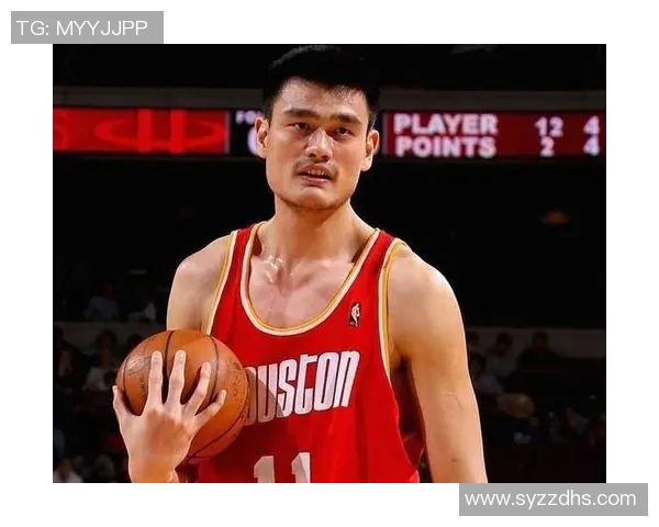 姚明高举人类希望的象征展现体育精神与团结力量 姚明高举人类希望的象征展现体育精神与团结力量