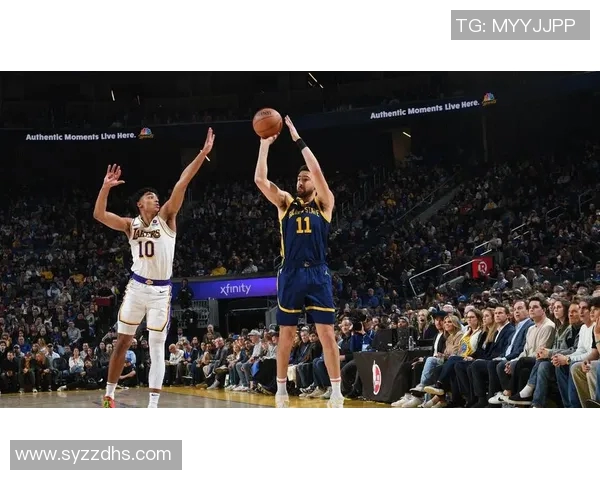 汤普森三分神射破纪录,勇士再胜湖人! 汤普森三分神射破纪录,勇士再胜湖人!